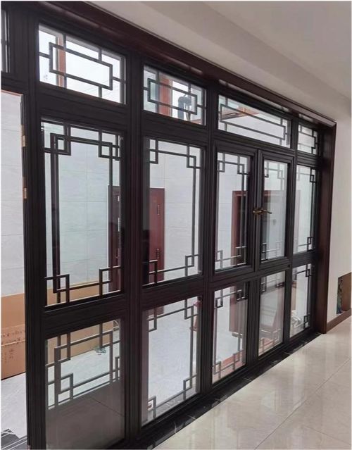 如何選擇滿意且優(yōu)質的中式鋁合金門窗